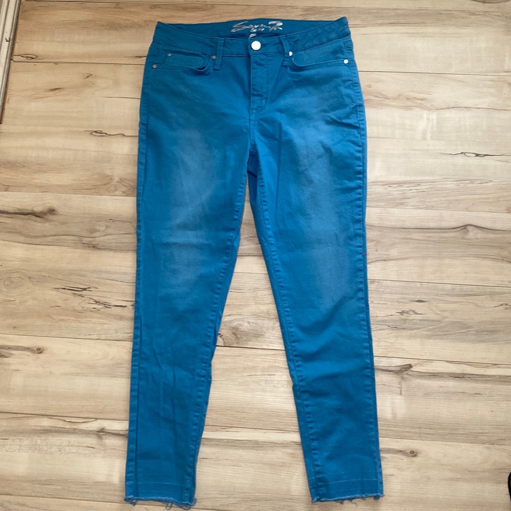 Seven7 Womens Blue Jeans Size 12. Mid Rise and ankle skinny. Raw Hem. So Cute.